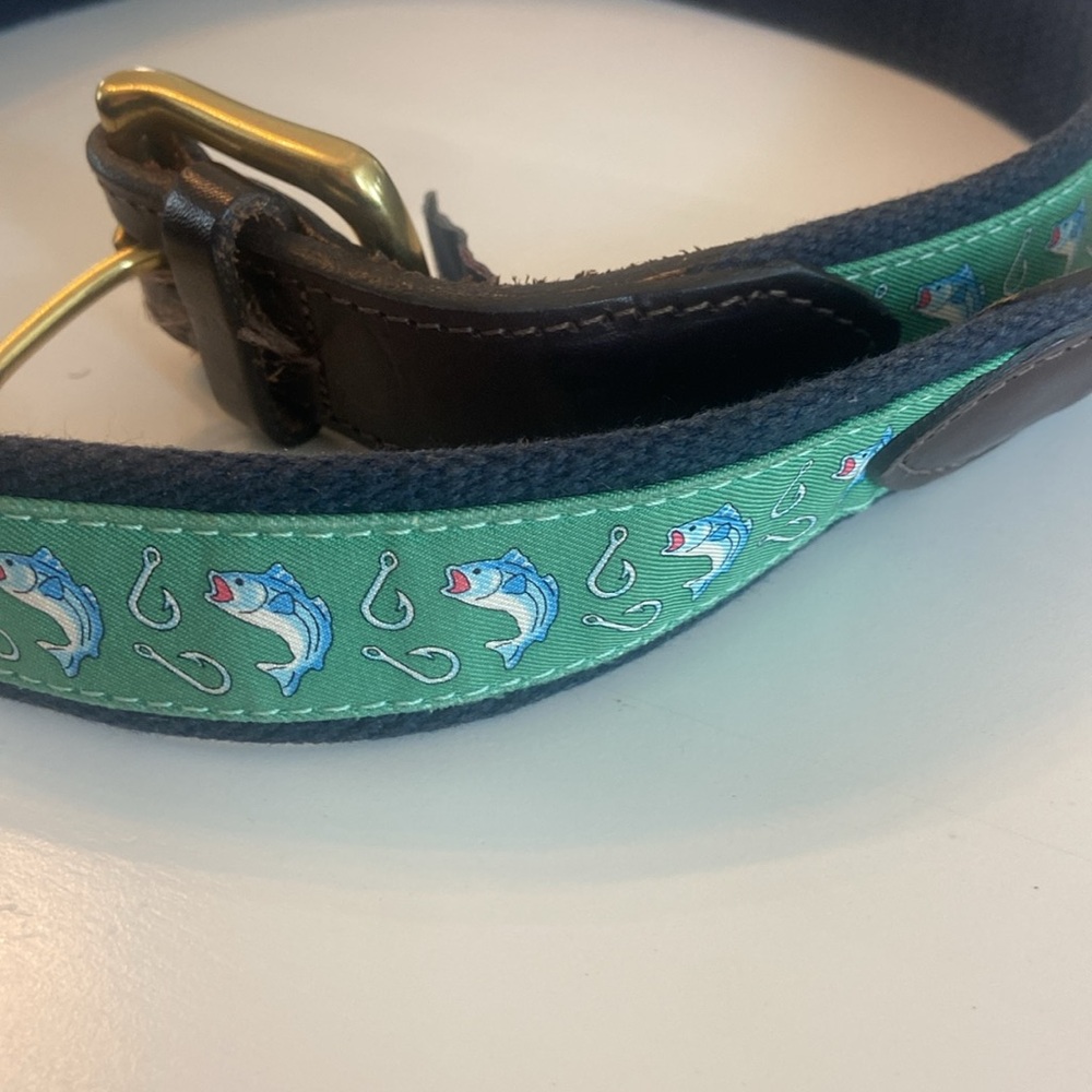 Vineyard Vines men’s belt. 34
